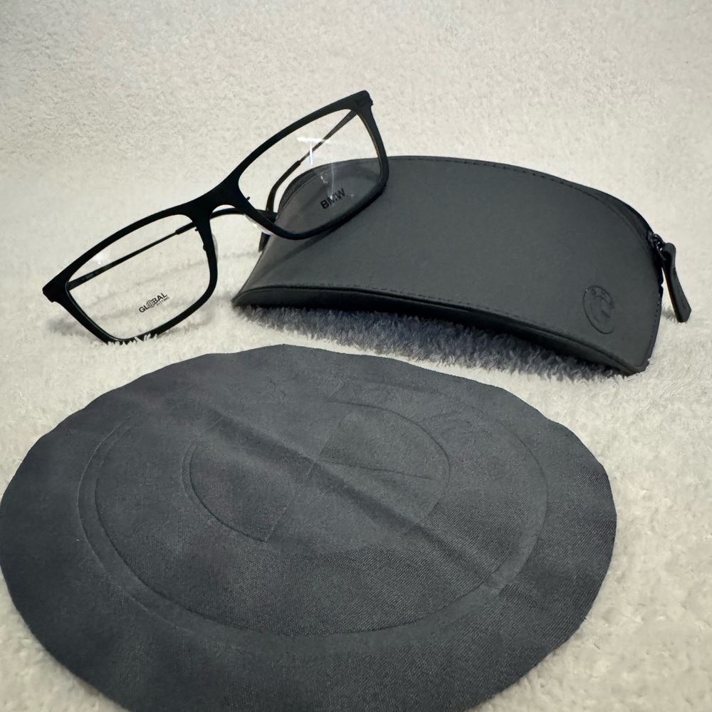 BMW Eyeglasses BW5020 002
Matte Black 56mm
